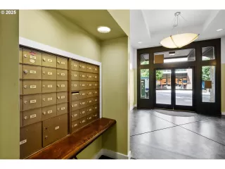 Photo #3: 245941389 Listing