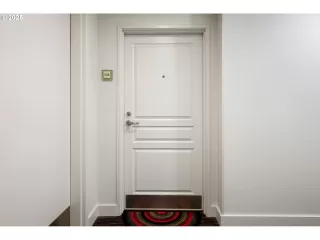 Photo #4: 245941389 Listing