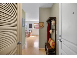 Photo #5: 245941389 Listing