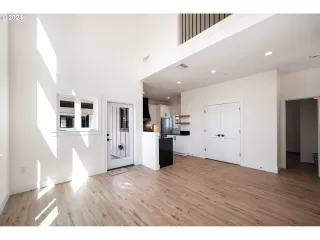 Photo #2: 24594544 Listing