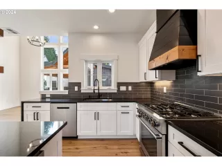 Photo #4: 24594544 Listing