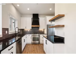 Photo #5: 24594544 Listing