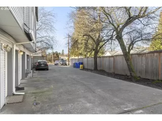 Photo #4: 24595057 Listing