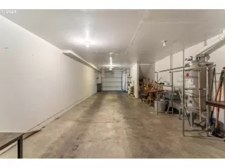 Photo #6: 24595057 Listing