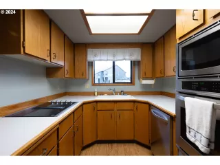 Photo #2: 24595717 Listing 