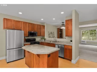 Photo #1: 24595906 Listing