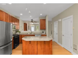 Photo #2: 24595906 Listing