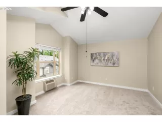 Photo #6: 24595906 Listing