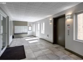 Photo #4: 24596045 Listing