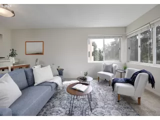 Photo #5: 24596045 Listing