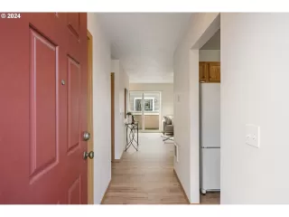 Photo #3: 24596219 Listing