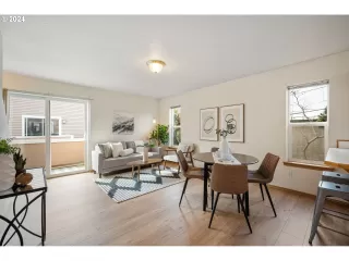 Photo #4: 24596219 Listing