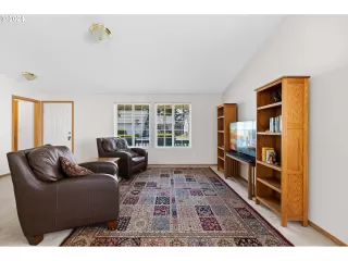 Photo #4: 24596605 Listing