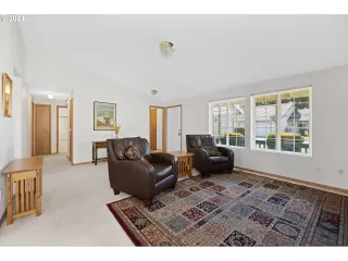 Photo #5: 24596605 Listing