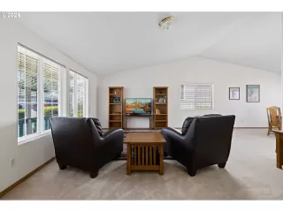 Photo #6: 24596605 Listing