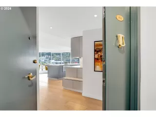 Photo #2: 24596967 Listing