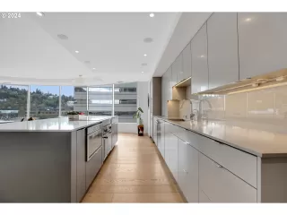 Photo #4: 24596967 Listing