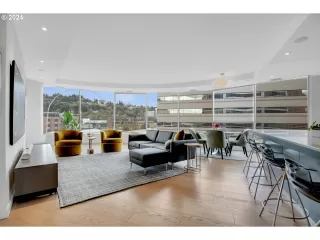 Photo #5: 24596967 Listing