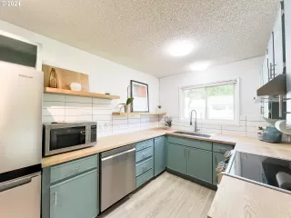 Photo #2: 24596984 Listing 