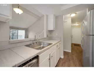 Photo #2: 24597478 Listing 