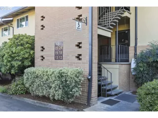 Photo #2: 24598037 Listing 