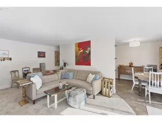 Photo #6: 24598037 Listing 