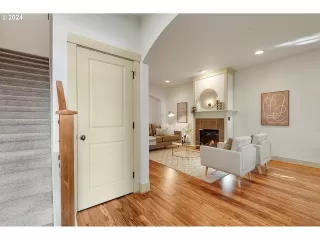 Photo #3: 24598223 Listing