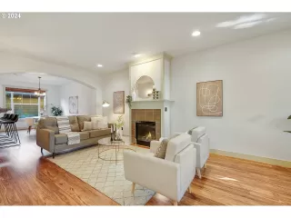 Photo #4: 24598223 Listing