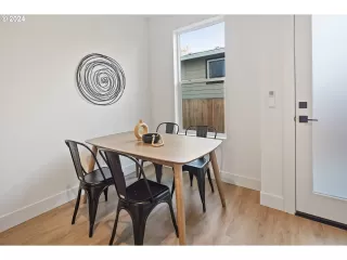 Photo #6: 24598658 Listing 