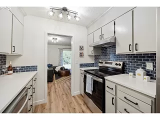 Photo #1: 24598842 Listing