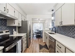 Photo #2: 24598842 Listing