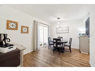 Photo #3: 24598842 Listing