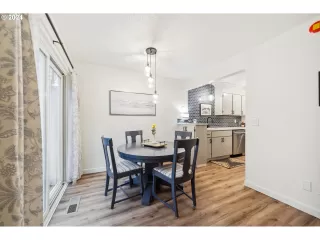 Photo #4: 24598842 Listing