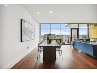 Photo #4: 24599154 Listing