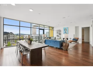 Photo #5: 24599154 Listing