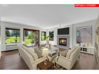 Photo #4: 24599437 Listing