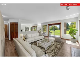 Photo #5: 24599437 Listing