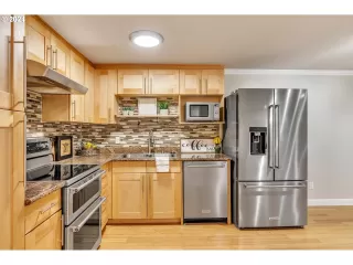 Photo #5: 24602086 Listing