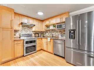 Photo #6: 24602086 Listing