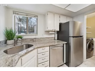 Photo #5: 24602341 Listing 