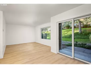 Photo #4: 24602539 Listing