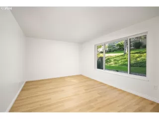 Photo #5: 24602539 Listing