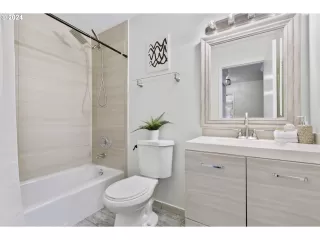 Photo #2: 24602556 Listing