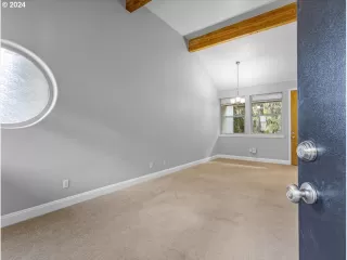 Photo #4: 24602946 Listing