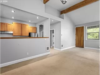 Photo #6: 24602946 Listing