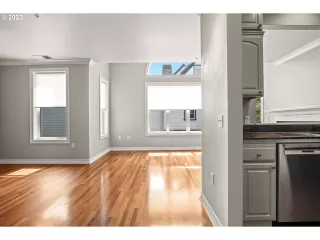 Photo #4: 24603162 Listing