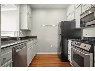 Photo #5: 24603162 Listing