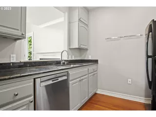 Photo #6: 24603162 Listing