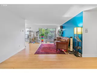 Photo #2: 24603555 Listing