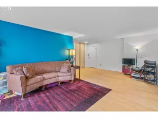 Photo #4: 24603555 Listing